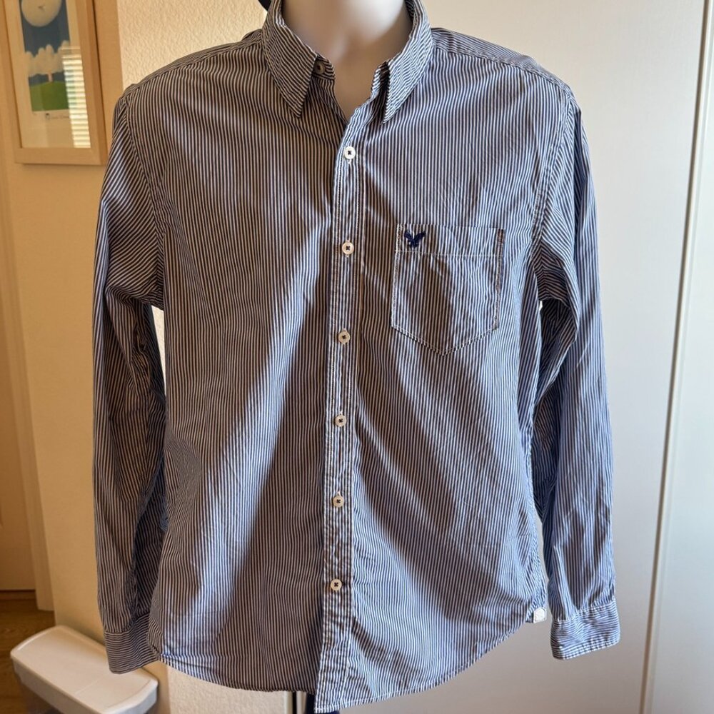 American Eagle Outfitters AE AEO Mens Medium M Athletic Fit Shirt Buttoned Blue